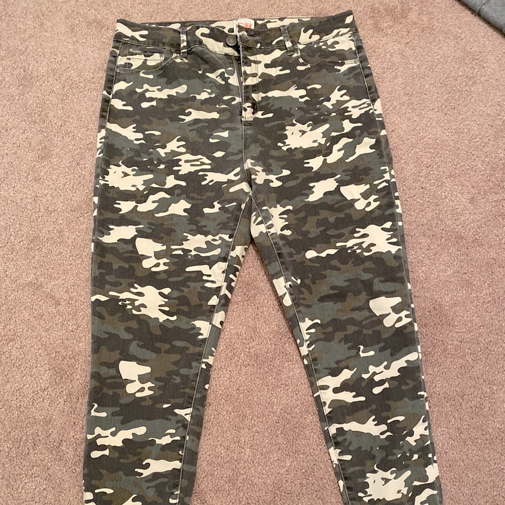Gianni Bini camouflage jeans